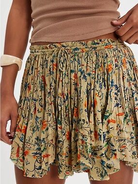 Tiered Floral Mini Skirt in Beige